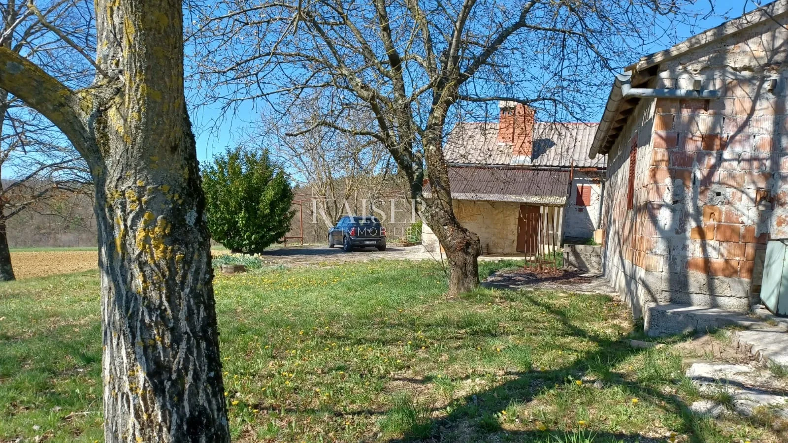 istra - cerovlje građevinsko zemljište 2400 m2 - slika 5