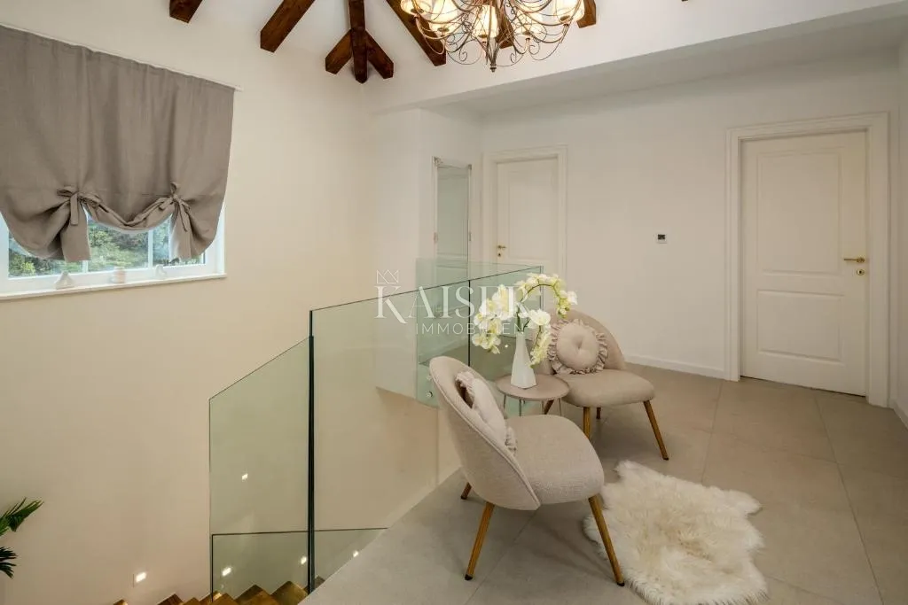 šibenik-rogoznica – ražanj: autentična vila 230 m² s bazenom, pogledom na more i luksuznim interijerom - slika 13