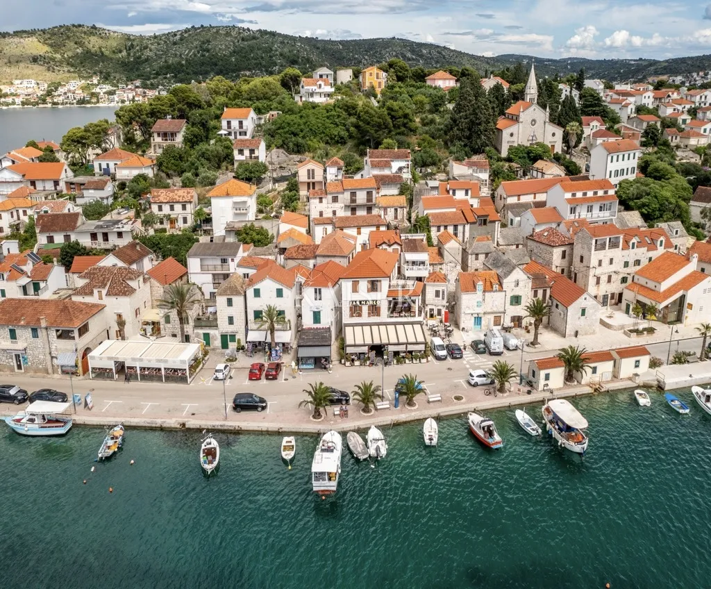 rogoznica - kuća prvi red do mora - slika 2