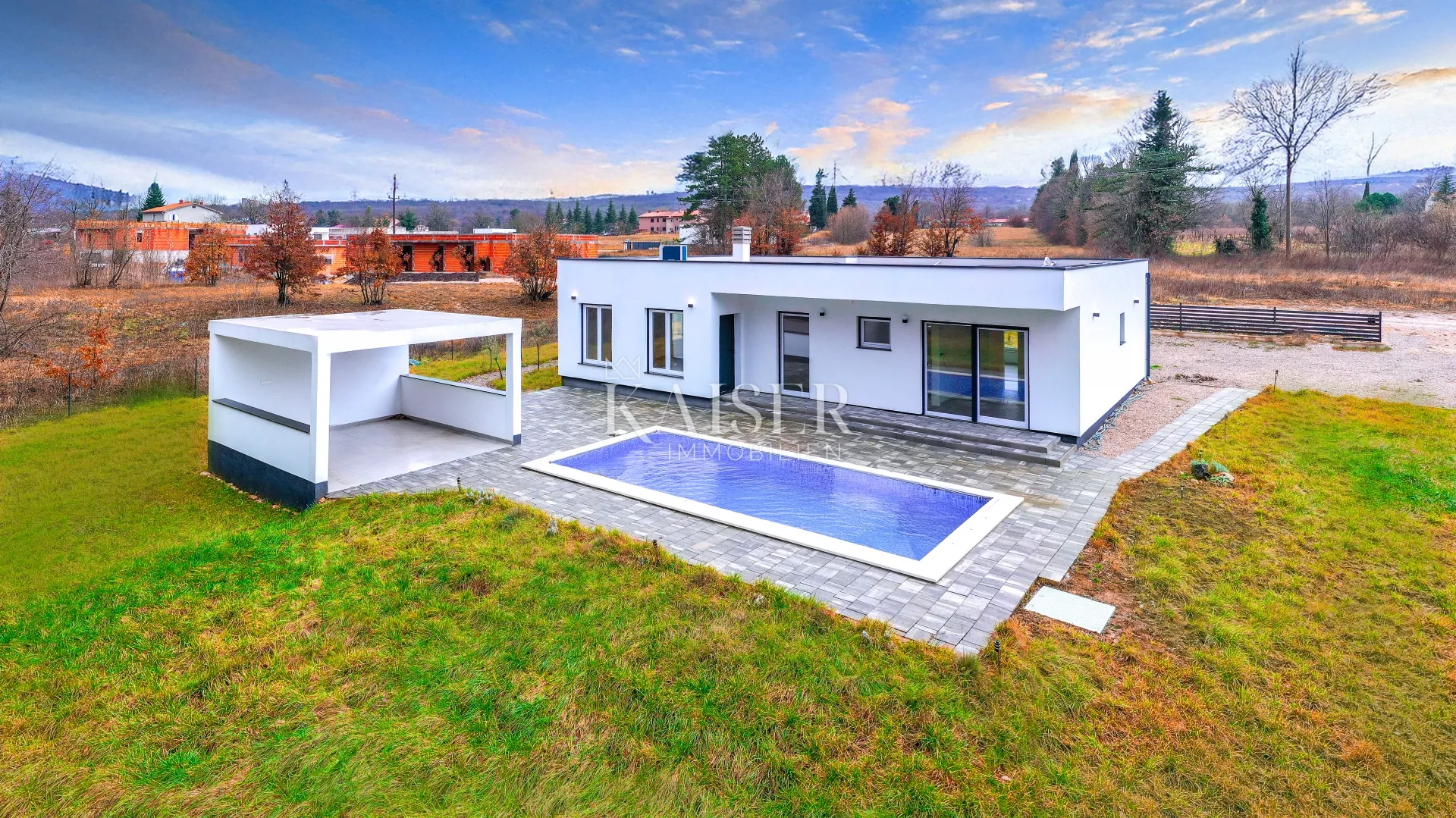 Istra, Labin - novogradnja s bazenom u prirodi, 137 m2