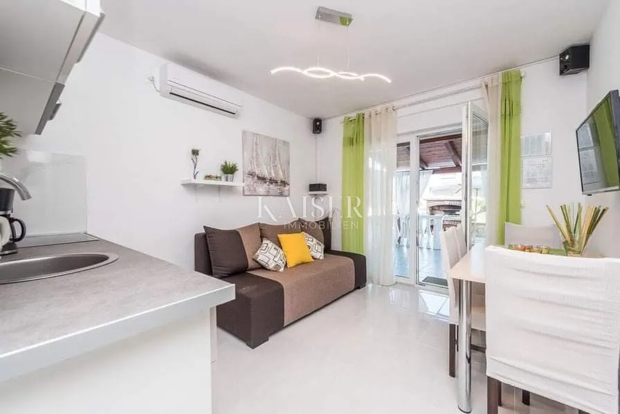 apartman u prizemlju s velikim dvorištem i pogledom na more, vir – zadar - slika 5