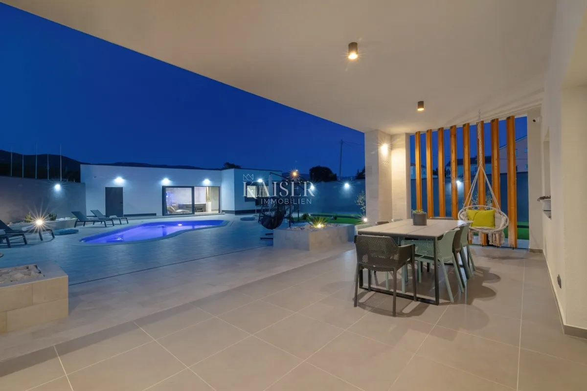 novi vinodolski - villa sa bazenom 300m2 - slika 35