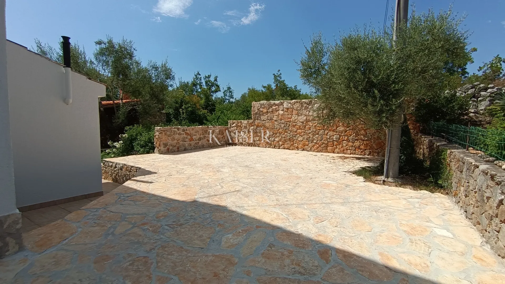 krk okolica- kuća 200m2 na mirnoj lokaciji s bazenom - slika 21