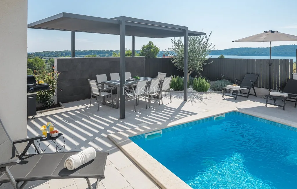 medulin - luksuzna kuća 150m od mora, 270m2, pogled na more - slika 5