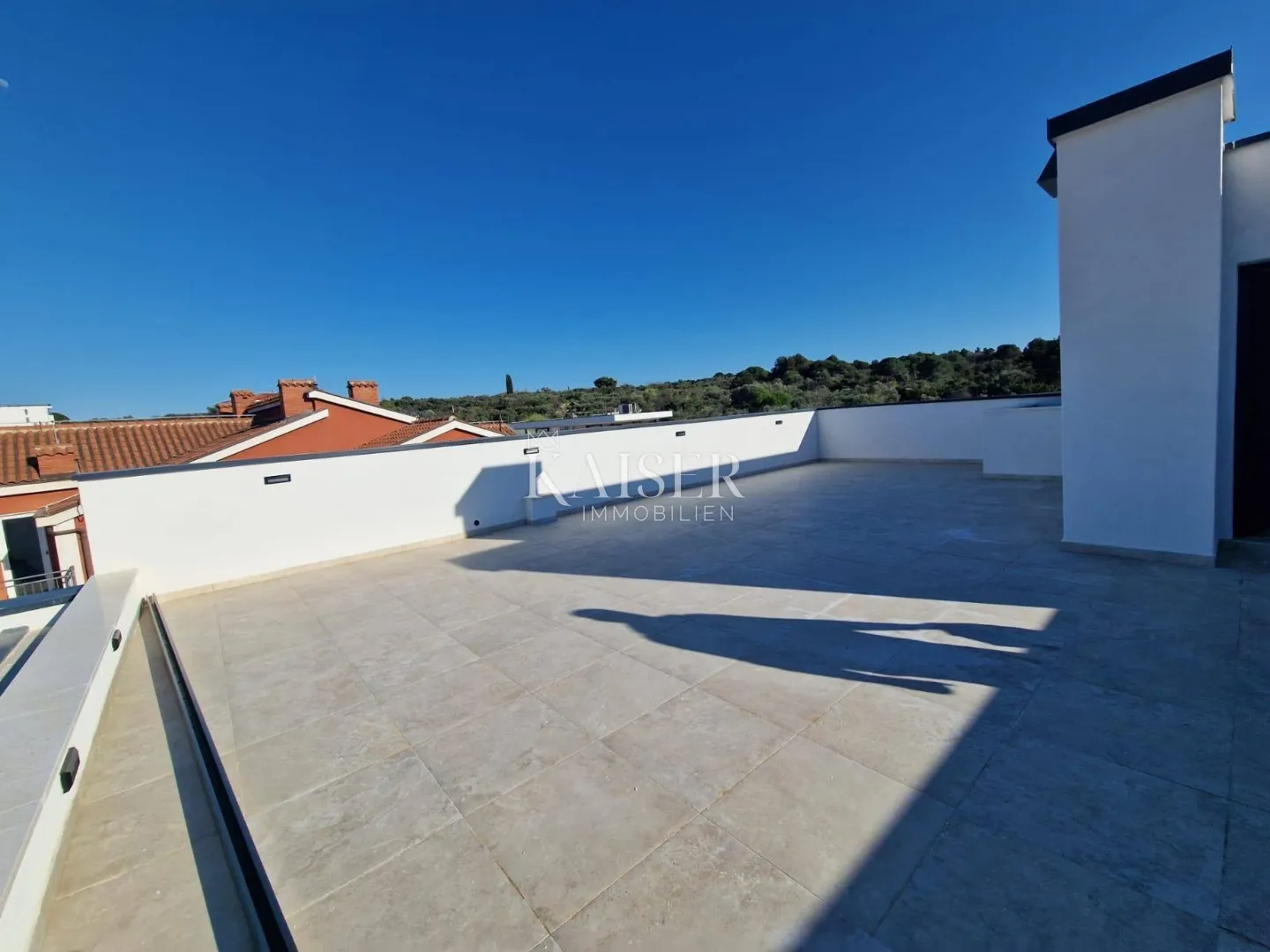 okrug gornji, čiovo - luksuzni penthouse s krovnom terasom i panoramskim pogledom na more - slika 32