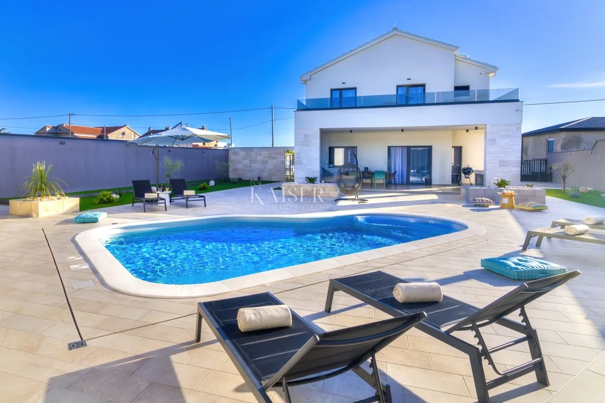 novi vinodolski - villa sa bazenom 300m2 - slika 2