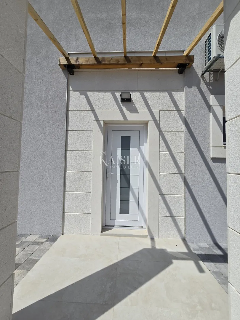 rogoznica- lukszuzna vila sa bazenom i teniskim terenom na 20000m2 - slika 117