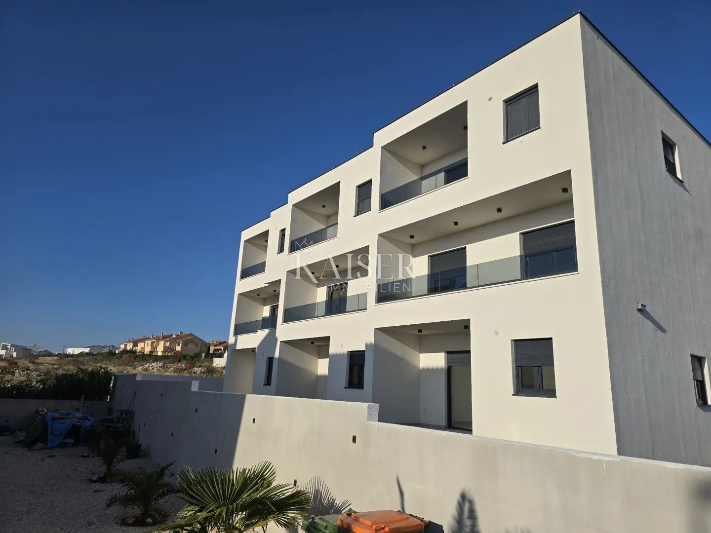 vodice, šibenik - moderan dvoetažni stan s privatnim vrtom - slika 17
