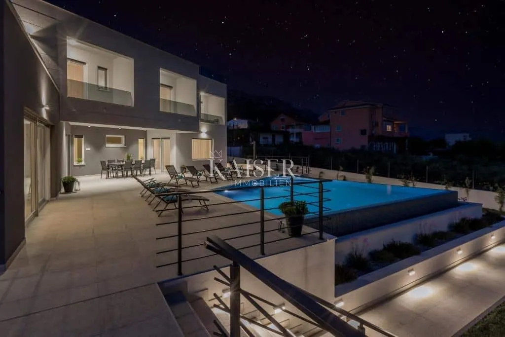 split - luksuzna vila s velikim bazenom - slika 32