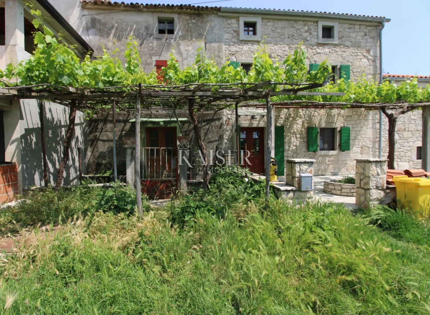 Istra, Labin- kuća 60m2 za kompletnu adaptaciju na mirnoj lokaciji