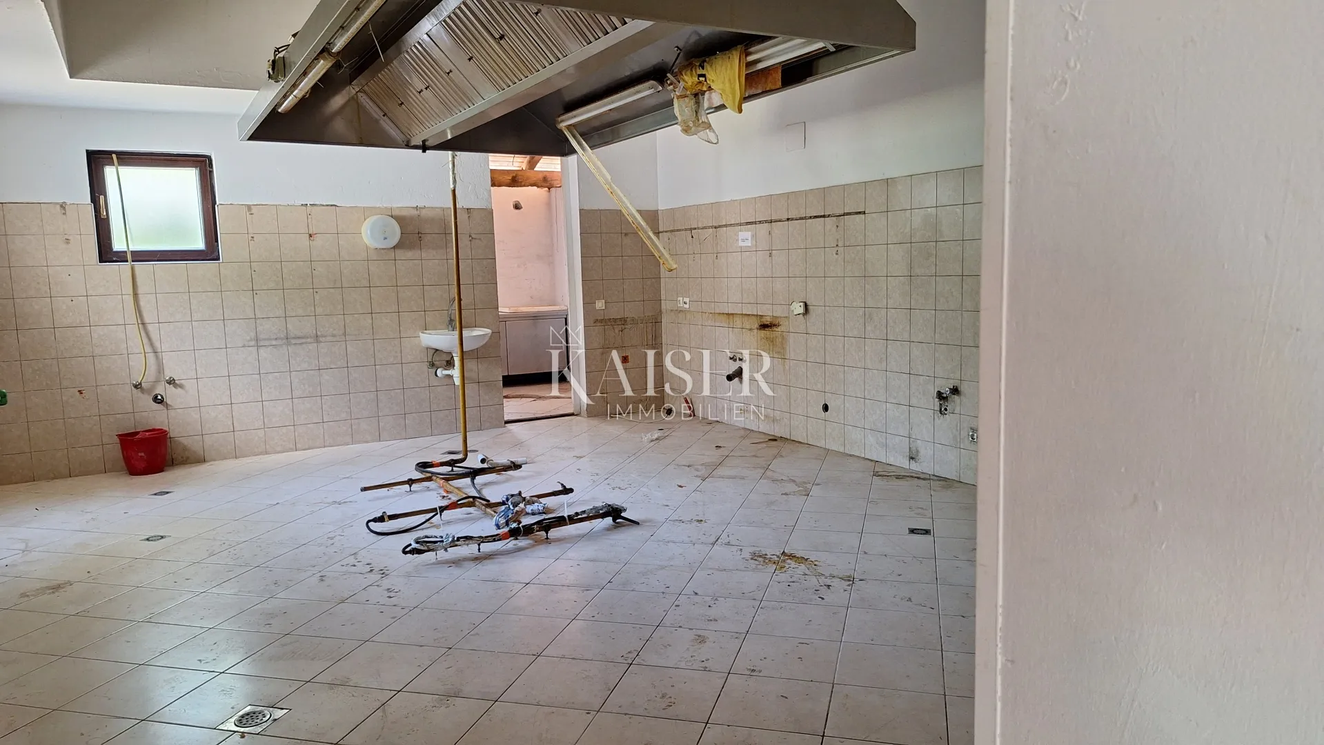 matulji, šapjane, poslovna zgrada na 3 etaže, vanjsko parkiralište,780 m2 korisnog prostora - slika 10