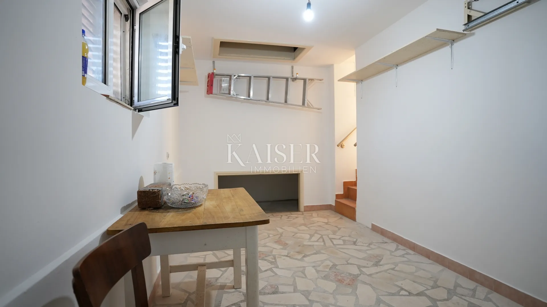 kuća sa dva stana 264m2 prvi red do mora - slika 15