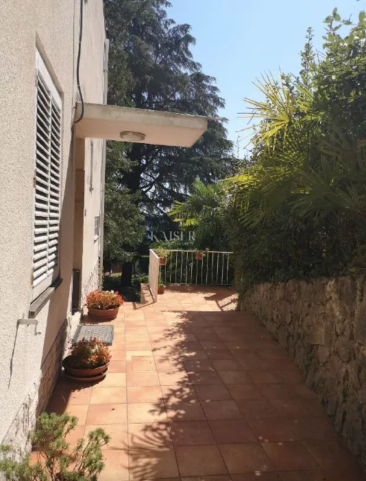 opatija – obiteljska vila s 2 stana u centru opatije - slika 7