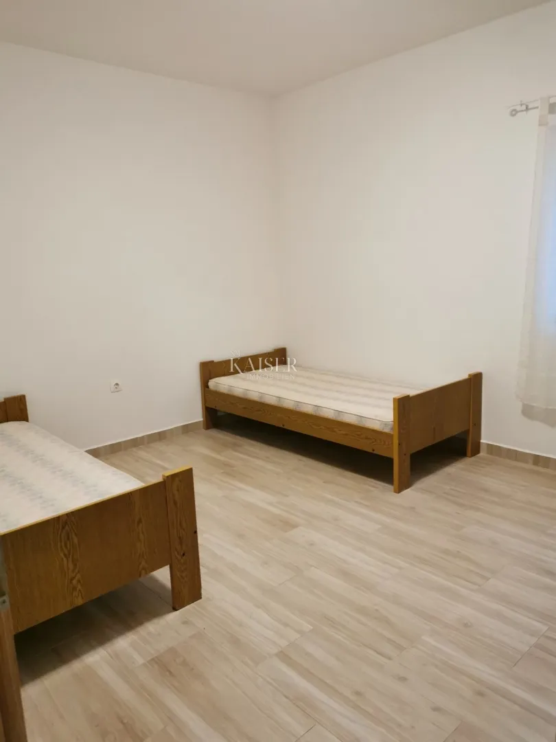 pula - kuća sa dva trosobna stana - slika 9