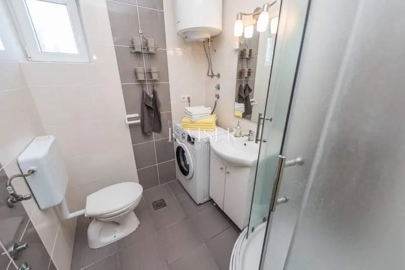 apartman u prizemlju s velikim dvorištem i pogledom na more, vir – zadar - slika 11