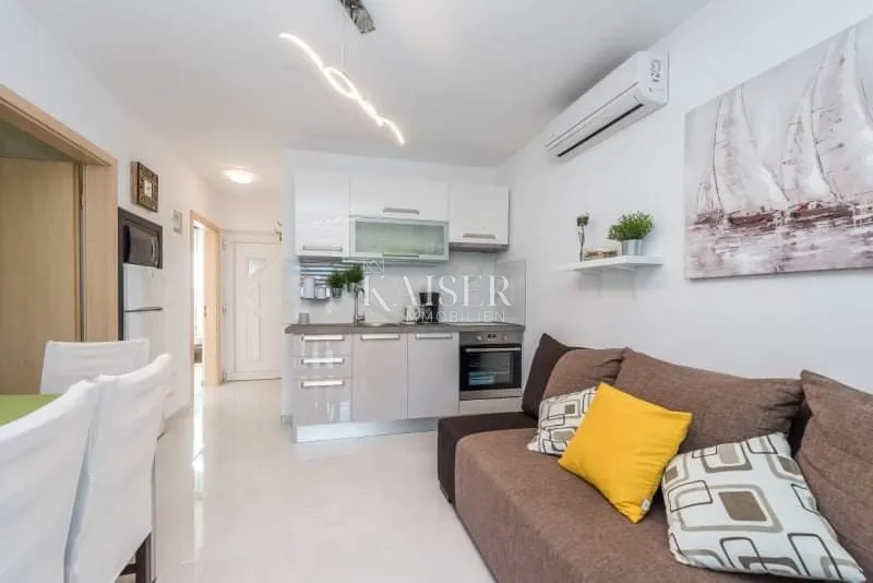apartman u prizemlju s velikim dvorištem i pogledom na more, vir – zadar - slika 7