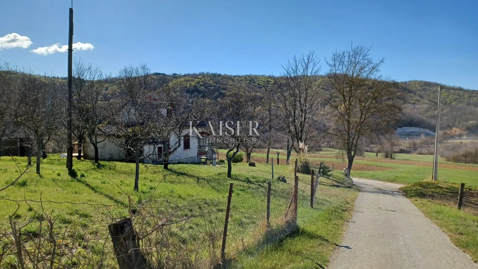istra - cerovlje građevinsko zemljište 2400 m2 - slika 6