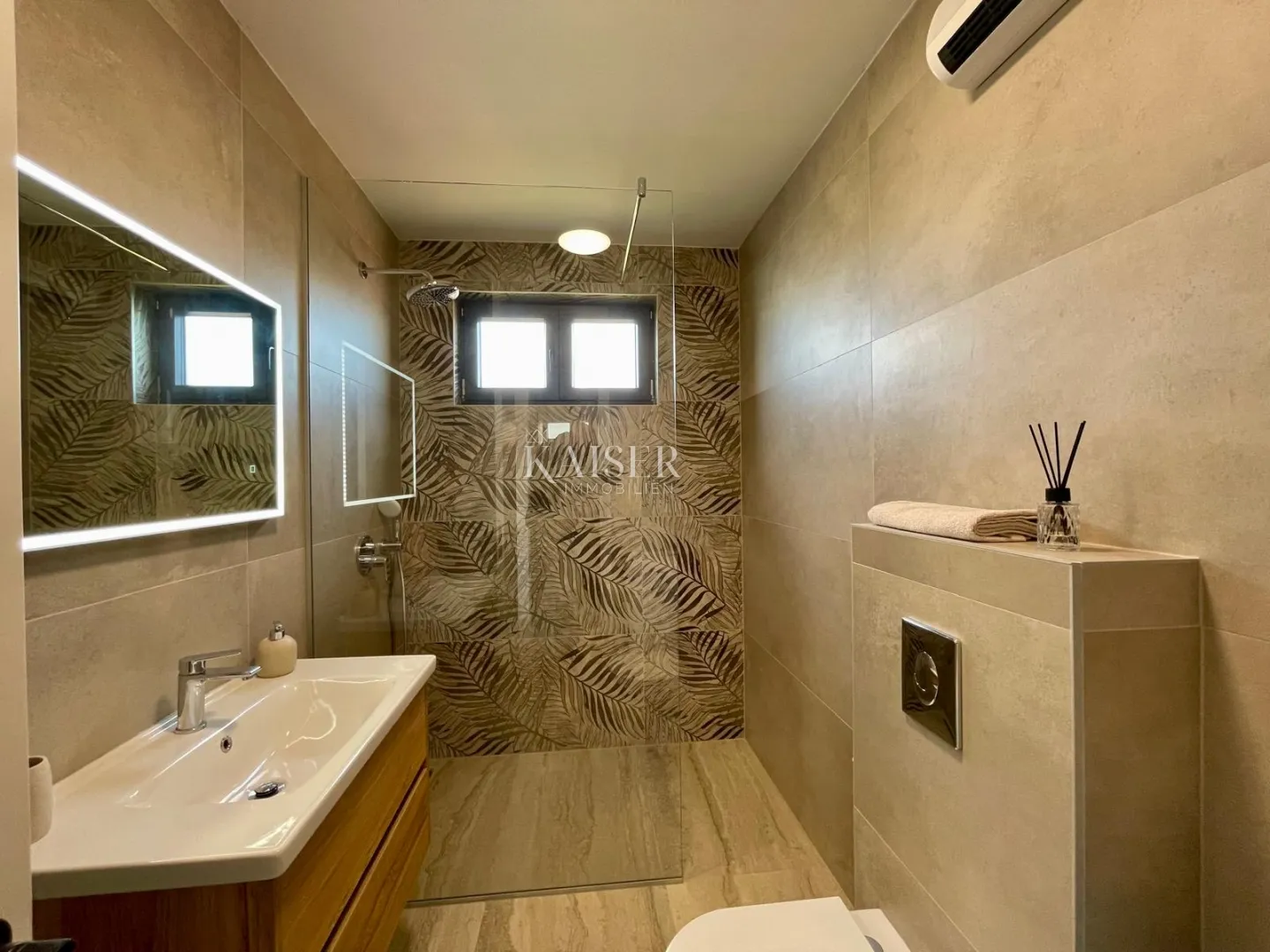 otok pag - ekskluzivni penthouse 118m2 , prvi red do mora - slika 23