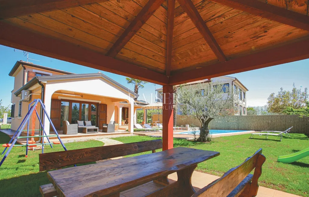 istra, novigrad - vila 131m2, s bazenom i velikom okućnicom, za dugoročni najam - slika 13