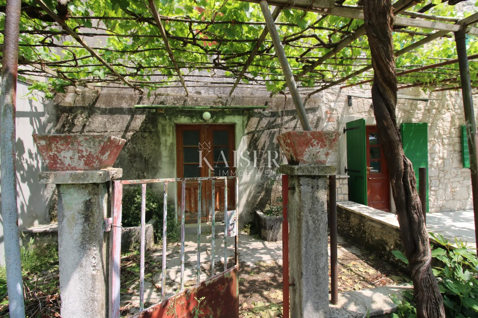 istra, labin- kuća 60m2 za kompletnu adaptaciju na mirnoj lokaciji - slika 2