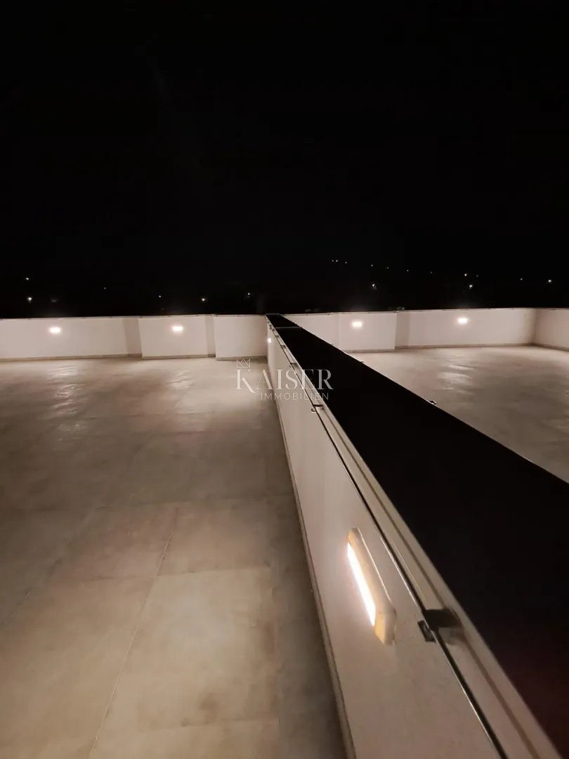 sukošan, zadar-ekskluzivni penthouse s krovnom terasom, 100 m od mora - slika 27