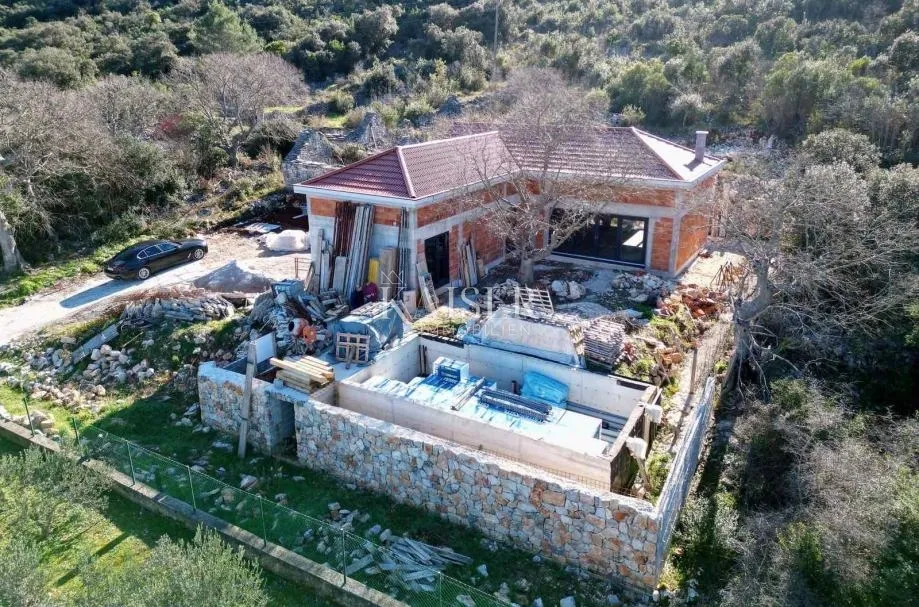 Trogir - MARINA – LUKSUZNA DIZAJNERSKA VILA S BAZENOM U IZGRADNJI