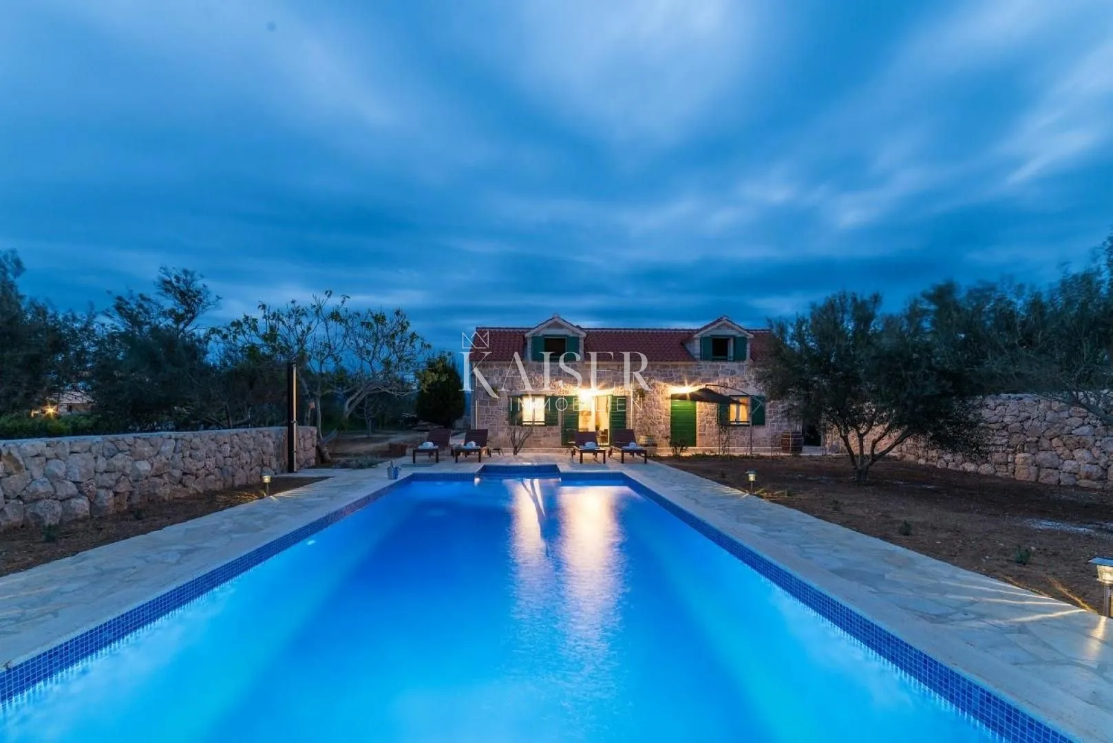 zadar – privlaka | kamena kuća s bazenom i mediteranskim vrtom - slika 2