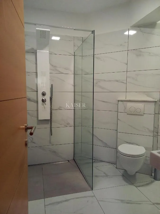 novi vinodolski - kuća sa 8 apartmana u blizini mora - slika 14