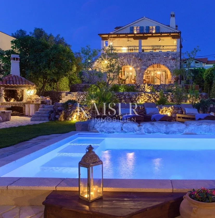 Otok Krk, Malinska, autohtona vila s pogledom na more, 260 m2 - Malinska, Malinska-Dubašnica