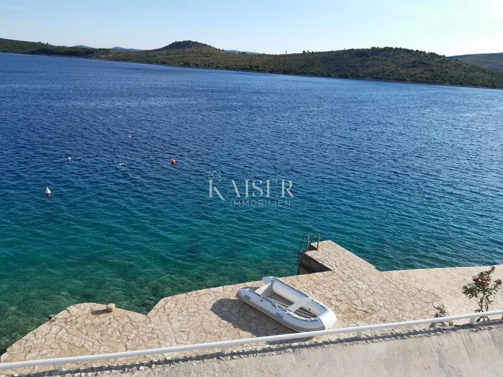 šibenik - kuća prvi red do mora - slika 37