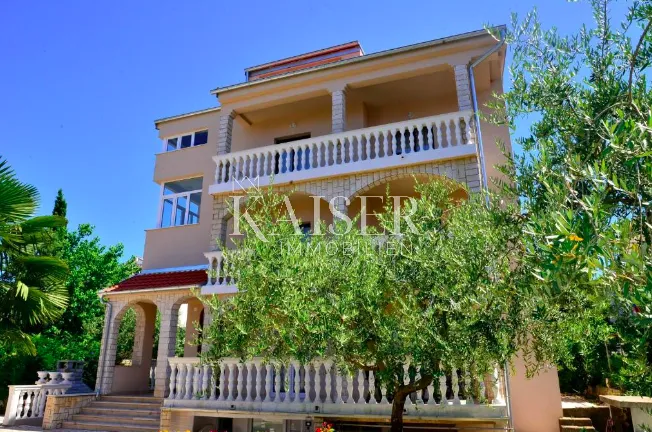 otok krk, malinska - kuća sa 6 apartmana 300 m od mora - slika 3