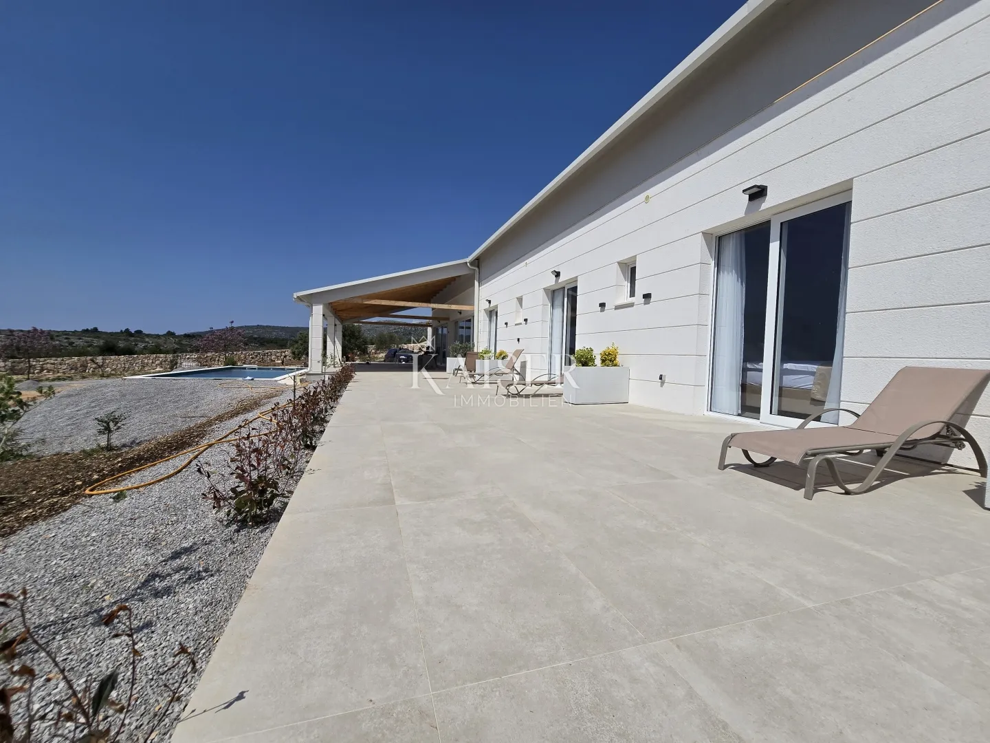 rogoznica- lukszuzna vila sa bazenom i teniskim terenom na 20000m2 - slika 141