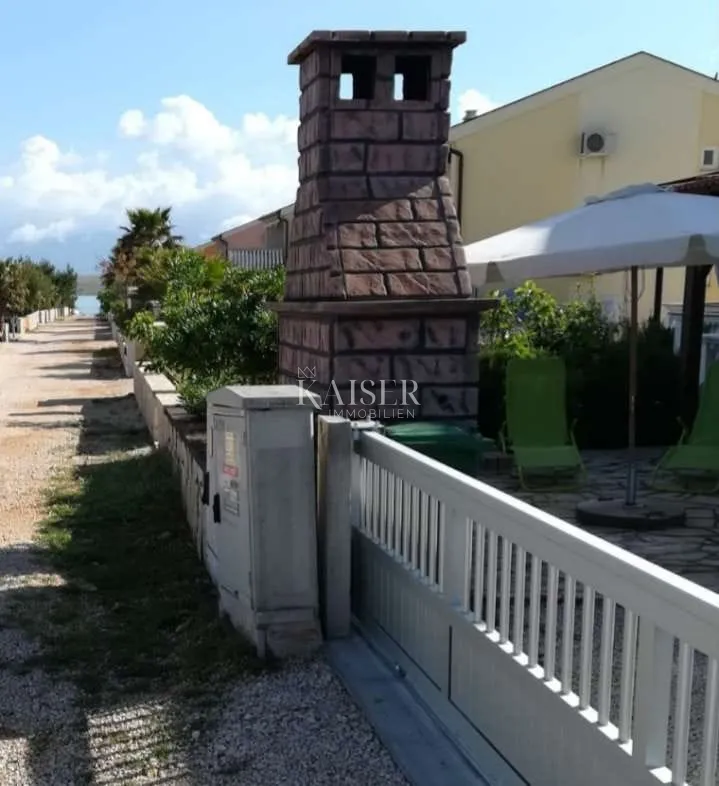apartman u prizemlju s velikim dvorištem i pogledom na more, vir – zadar - slika 2