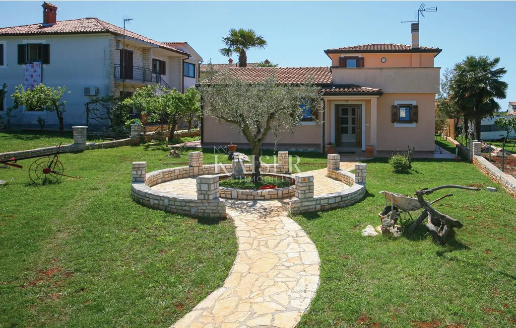 istra, novigrad - vila 131m2, s bazenom i velikom okućnicom, za dugoročni najam - slika 15