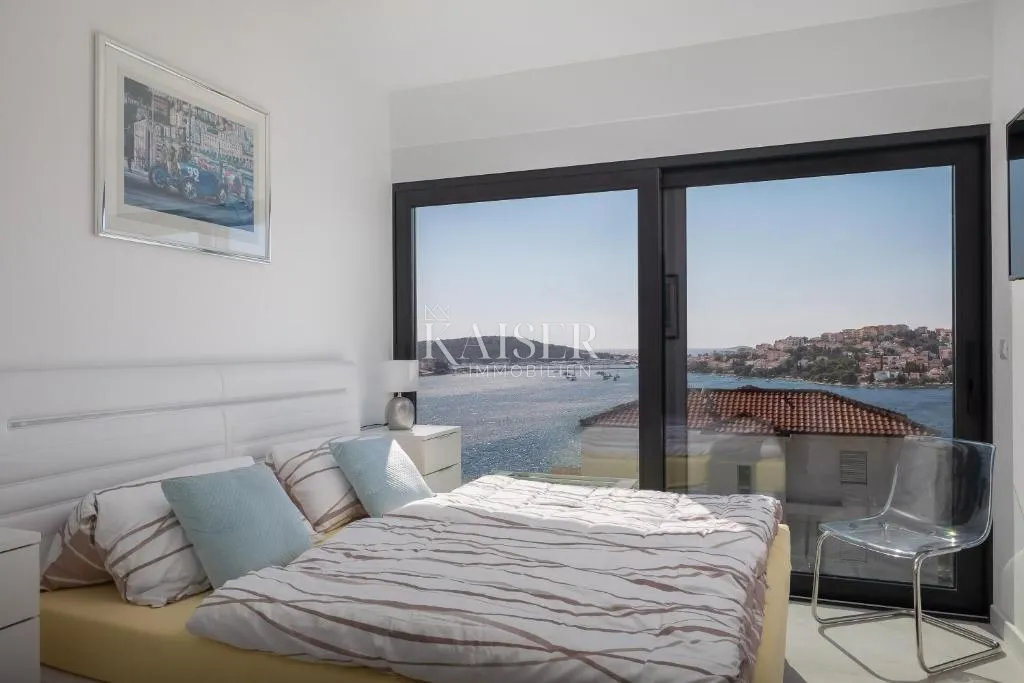 šibenik-rogoznica – moderna luksuzna vila s panoramskim pogledom na more i infinity bazenom - slika 13