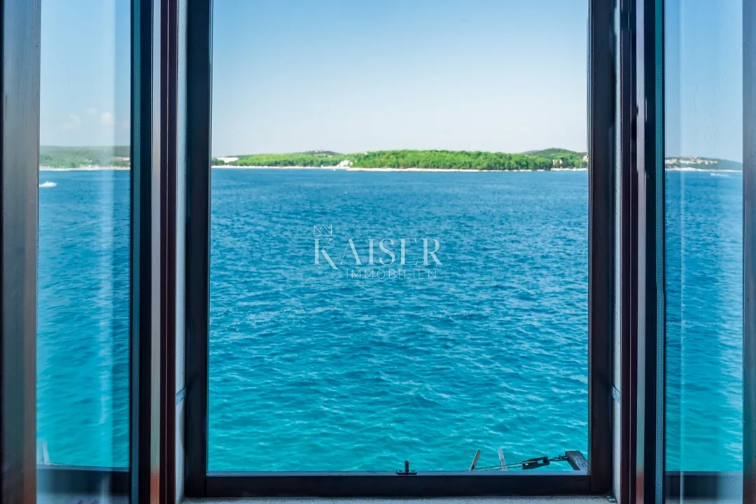 Istra, Rovinj-stan 45m2 prvi red do mora