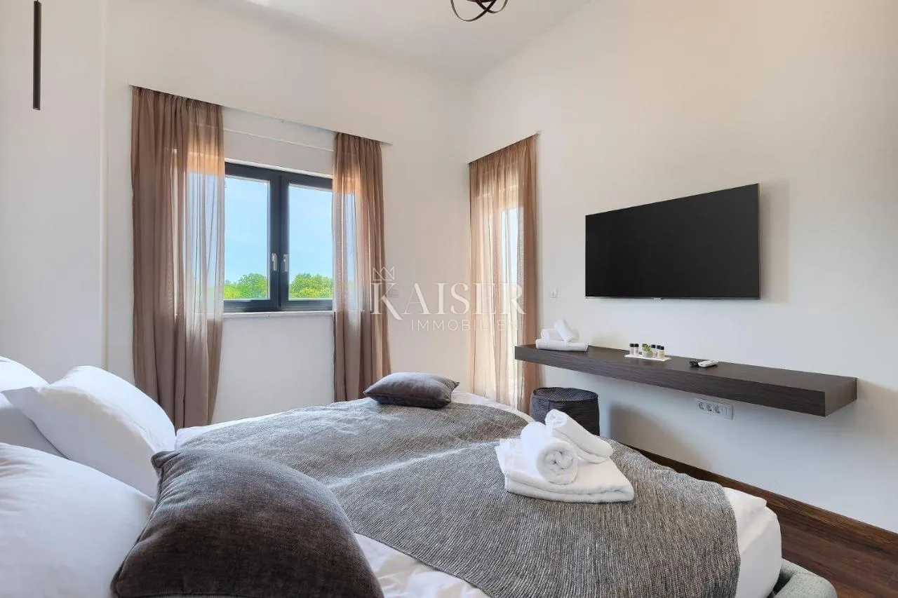 istra, svetvinčenat, moderna elegantna vila s bazenom - slika 21