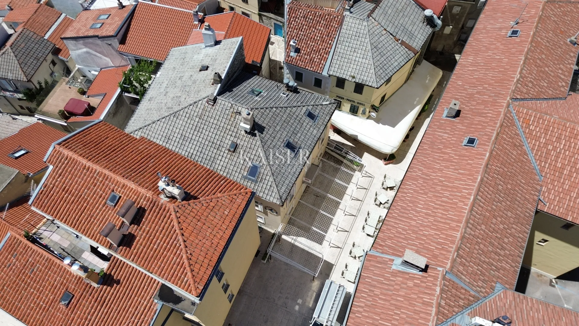 novi vinodolski, centar - poslovni prostor sa stanom i garsonjerom - slika 3
