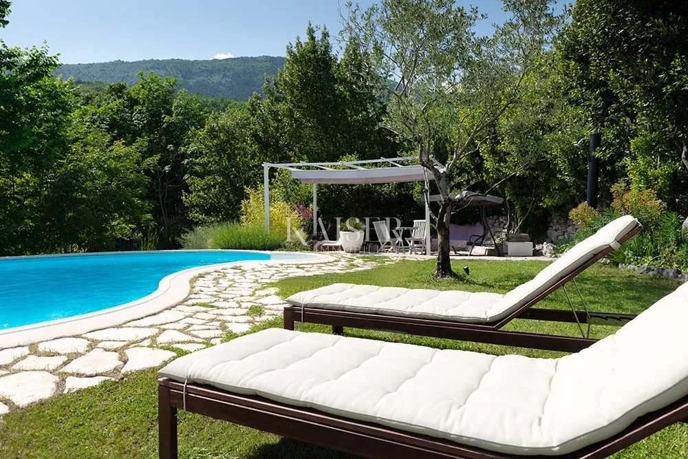 opatijska rivijera - brseč, šarmantno imanje s dvije kamene kuće i bazenom - slika 27