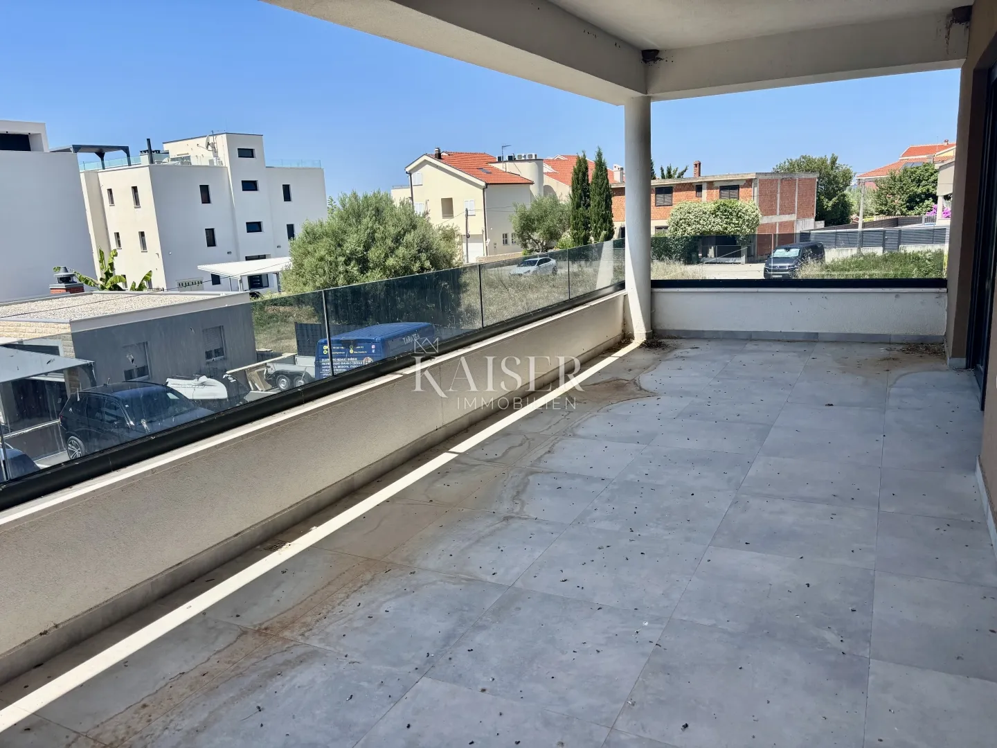 zadar-sukošan: trosoban stan 50 m od mora s pogledom i terasom - slika 7