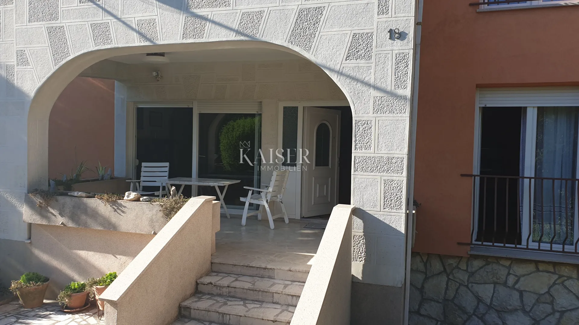 kastav – kuća s dva stana i velikom okućnicom - slika 6