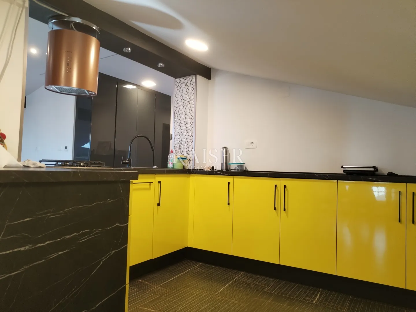 istra, umag, stan u podkrovlju 82m2 na traženoj lokaciji - slika 4