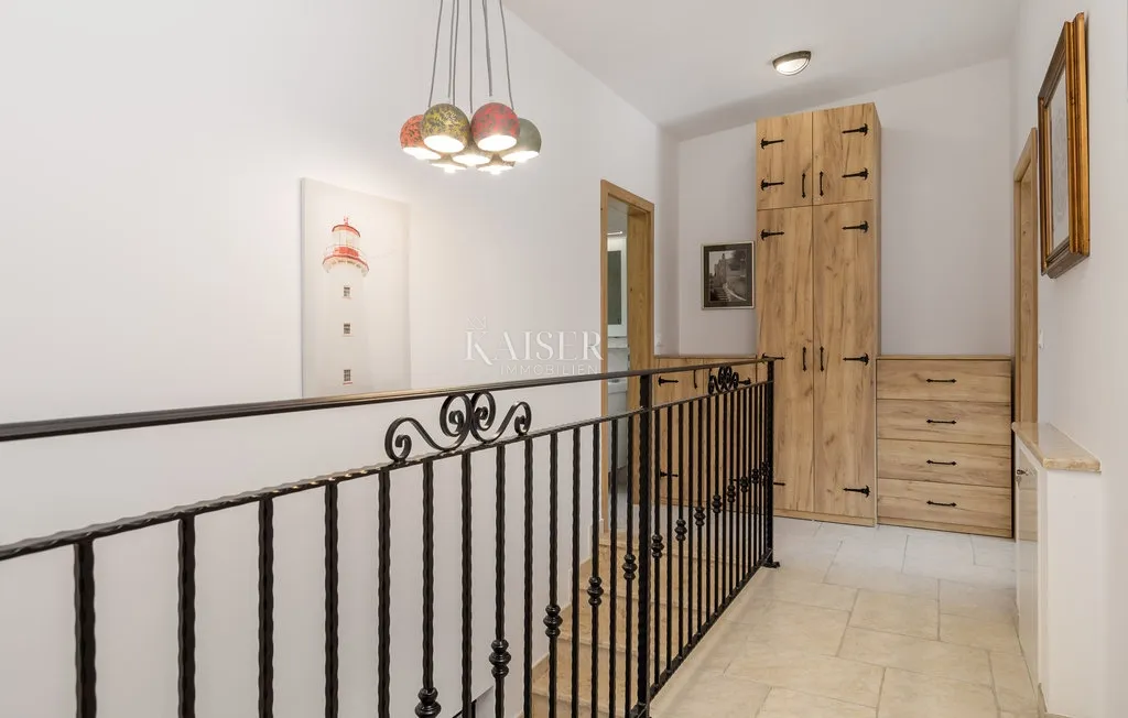 kornić, otok krk- vila 121m2 s pogledom na more i bazenom - slika 10