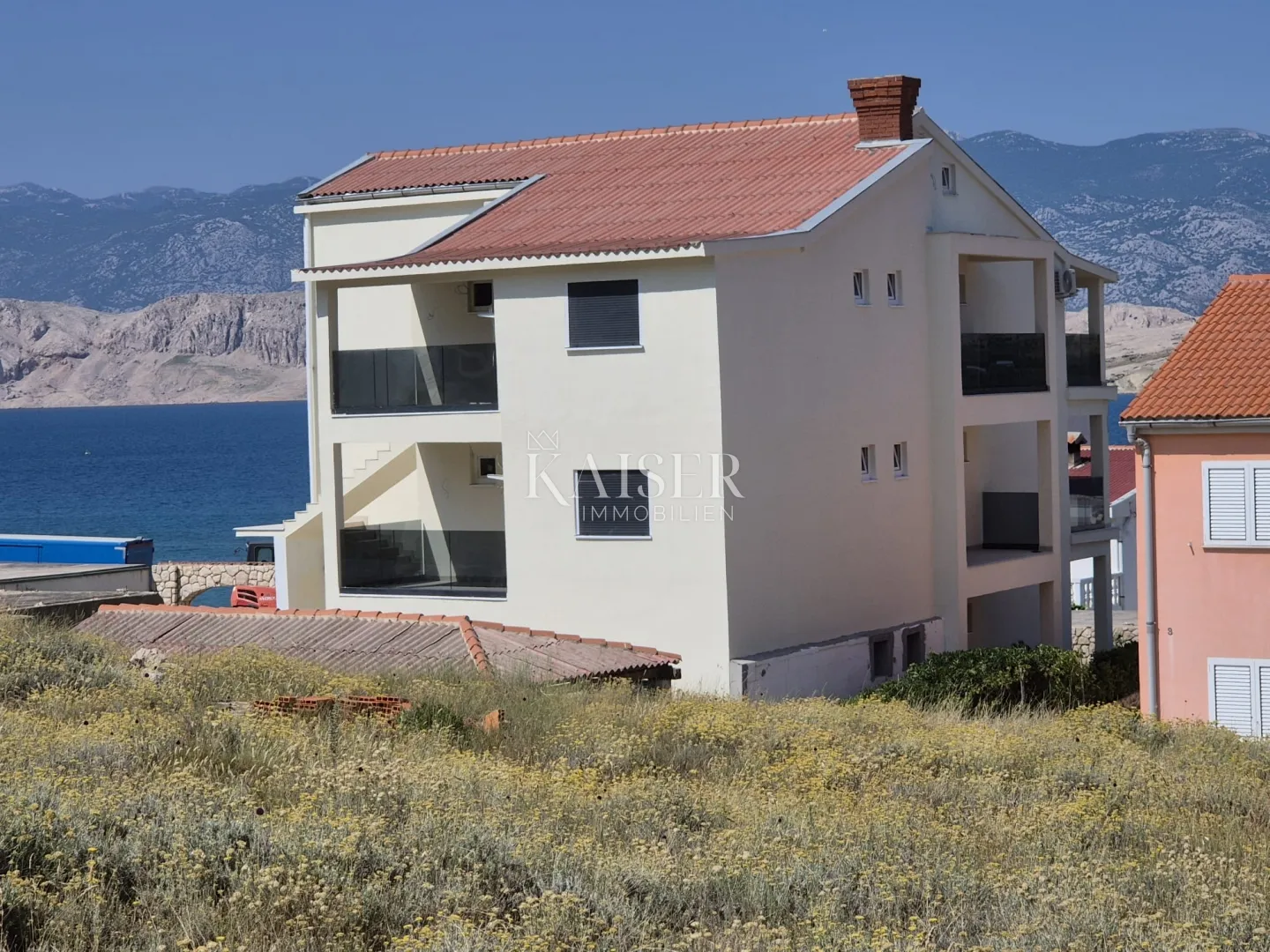 pag - stan sa dva balkona pogled na more, 70 m od plaže - slika 9