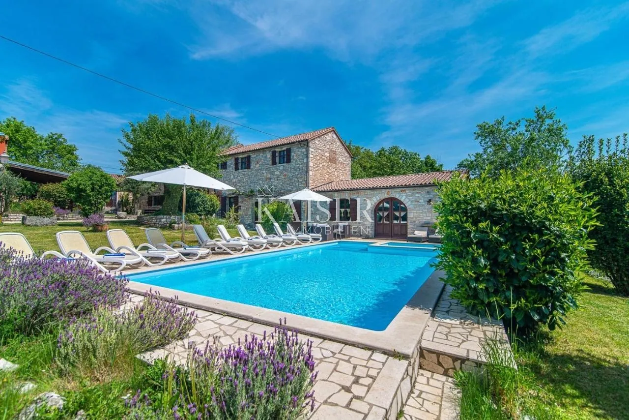 Istra - Žminj - kamena vila s bazenom, 350 m2