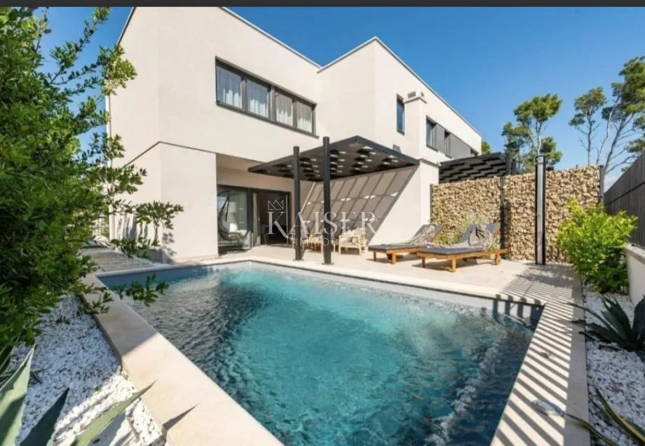 zadar, privlaka - moderna vila s bazenom, 50 m od mora - slika 2