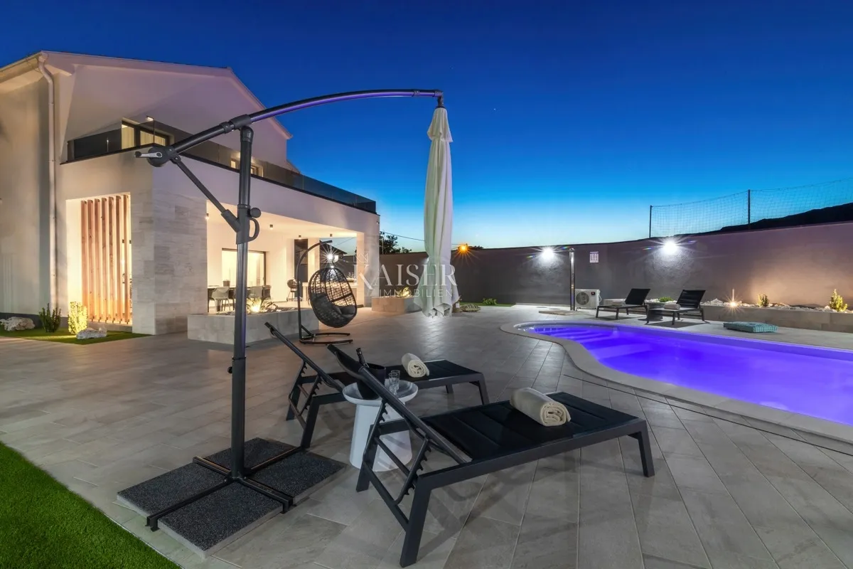 novi vinodolski - villa sa bazenom 300m2 - slika 36