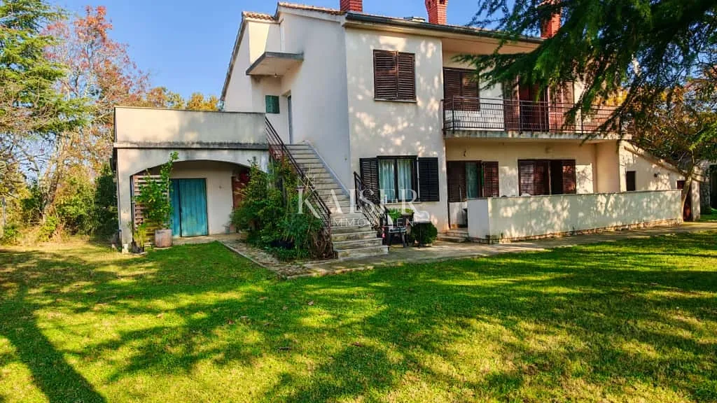 istra,poreč- kuća 200m2 s građevinskom parcelom 2600m2 - slika 8