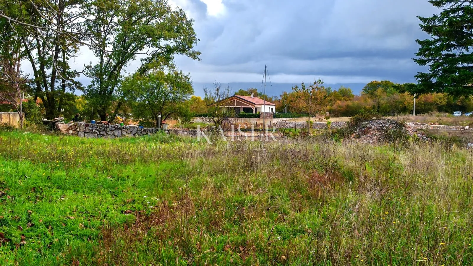 Otok Krk, Dobrinj- građevinsko zemljište 660m2 u mirnom okruženju