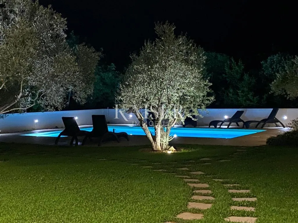 otok krk, kras - impresivna villa u oazi mira - slika 49